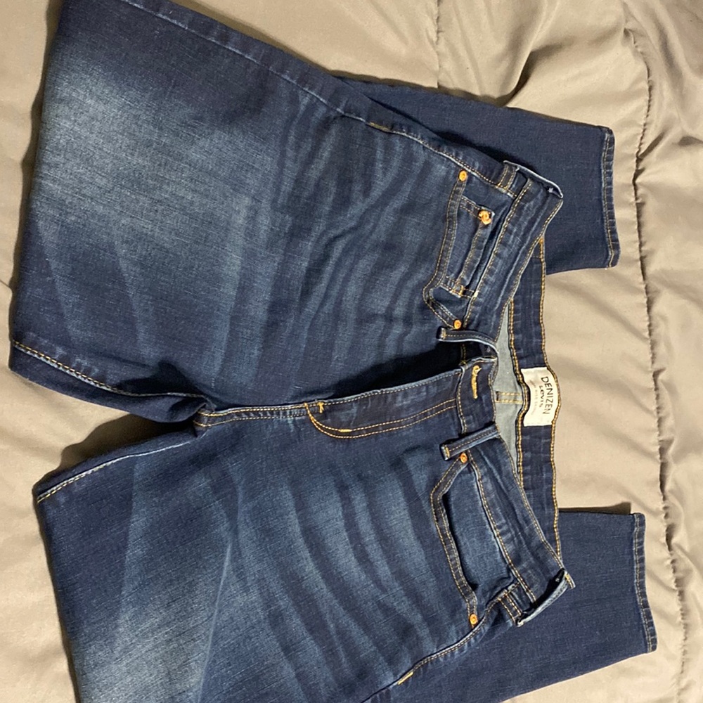 Women’s Levi skinny jeans